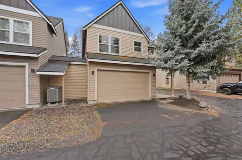 Exterior - 912 E Timber Pine Dr, Sisters, OR 97759 photo 3 of 3