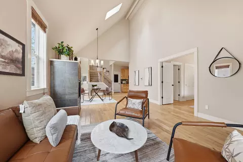 Living - 912 E Timber Pine Dr, Sisters, OR 97759 photo 2 of 2