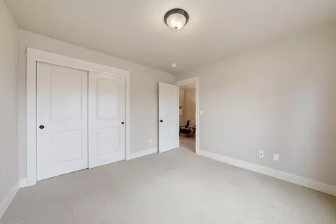 Bedroom - 912 E Timber Pine Dr, Sisters, OR 97759 photo 5 of 7