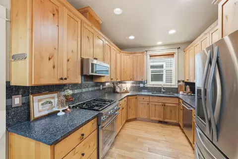 Kitchen - 912 E Timber Pine Dr, Sisters, OR 97759 photo 1 of 4