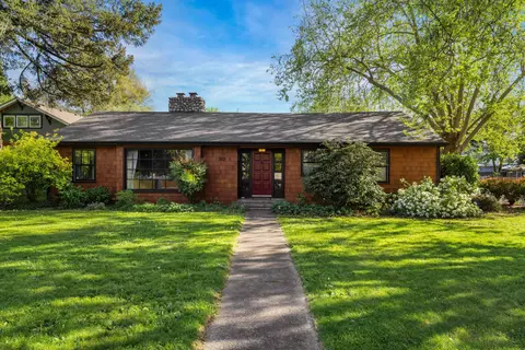 1201 E Park St, Grants Pass, OR 97527