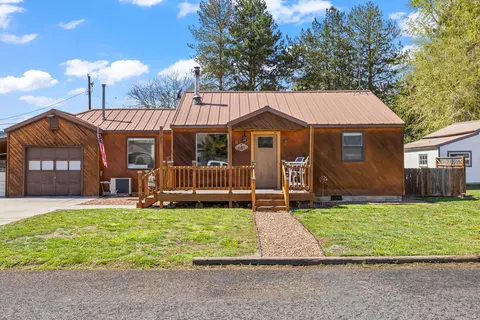 681 SE Dunham St, Prineville, OR 97754