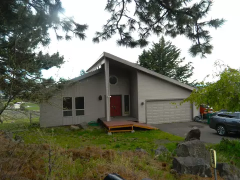 6614 Cottage Ave, Klamath Falls, OR 97603