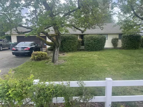 1325 Orchard Home Dr, Medford, OR 97501