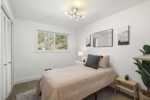 Bedroom - 18949 Baker Rd, Bend, OR 97702 photo 3 of 8