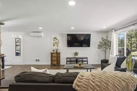 Living - 18949 Baker Rd, Bend, OR 97702 photo 1 of 2