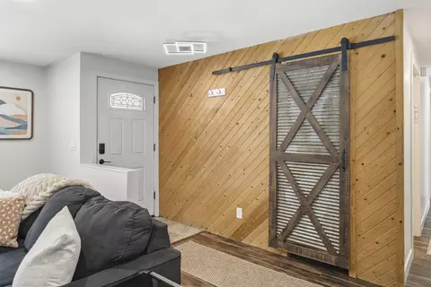 Entry Way - 18949 Baker Rd, Bend, OR 97702 photo 1 of 2