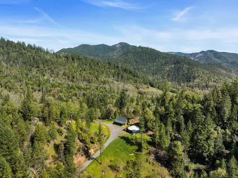 17939 Evans Creek Rd, Rogue River, OR 97537