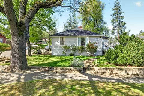 475 Liberty St, Ashland, OR 97520