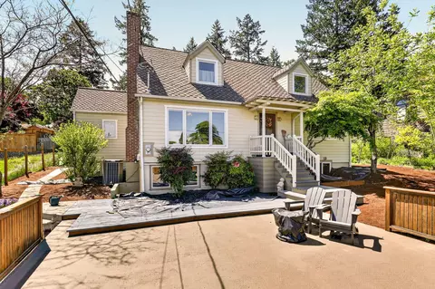 796 Forest St, Ashland, OR 97520