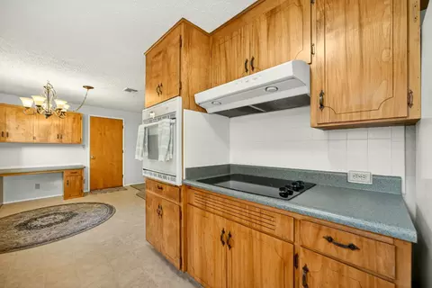 Kitchen - 146 Sharon Dr, Phoenix, OR 97535 photo 3 of 4