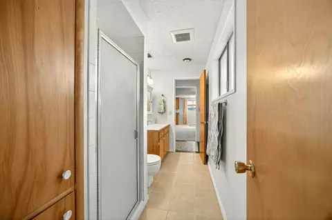 Entry Way - 146 Sharon Dr, Phoenix, OR 97535 photo 4 of 4