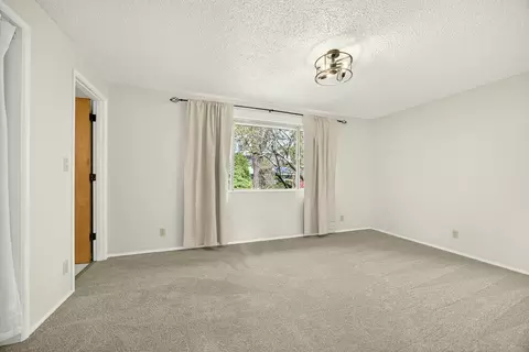 Bedroom - 146 Sharon Dr, Phoenix, OR 97535 photo 3 of 5