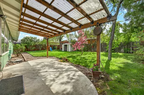 Exterior - 146 Sharon Dr, Phoenix, OR 97535 photo 6 of 9