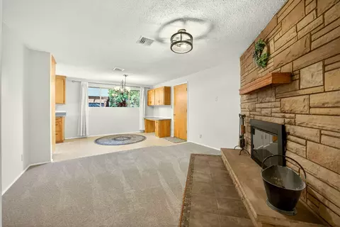 Living - 146 Sharon Dr, Phoenix, OR 97535 photo 1 of 4