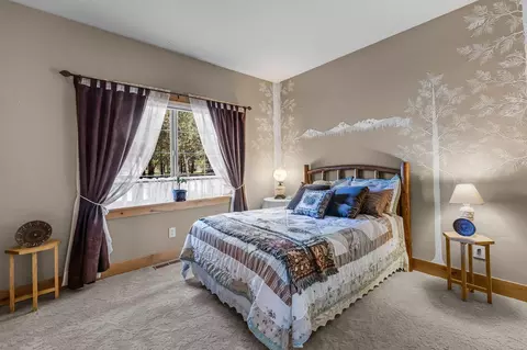 Bedroom - 55162 Lazy Riv, Bend, OR 97707 photo 4 of 7