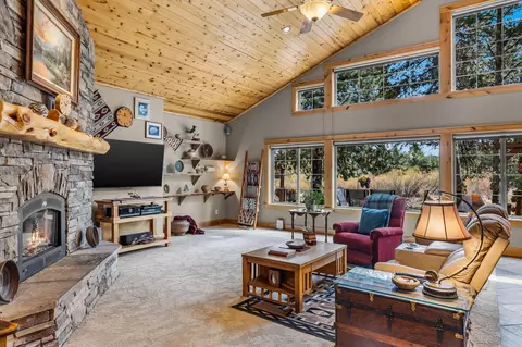 Living - 55162 Lazy Riv, Bend, OR 97707 photo 2 of 4
