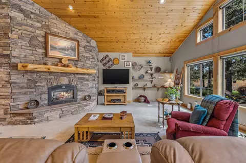 Living - 55162 Lazy Riv, Bend, OR 97707 photo 3 of 4