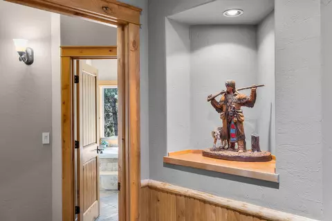 Entry Way - 55162 Lazy Riv, Bend, OR 97707 photo 3 of 5
