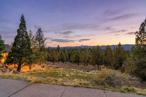 2861 NW Nightfall Cir, Bend, OR 97703