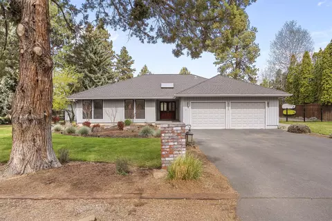 21052 Desert Woods Dr, Bend, OR 97702