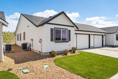 895 SE Starview Ave SE, Madras, OR 97741