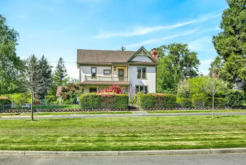 1002 NW Washington Blvd, Grants Pass, OR 97526