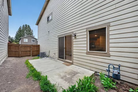 Exterior - 20252 Badger Rd, Bend, OR 97702 photo 6 of 8