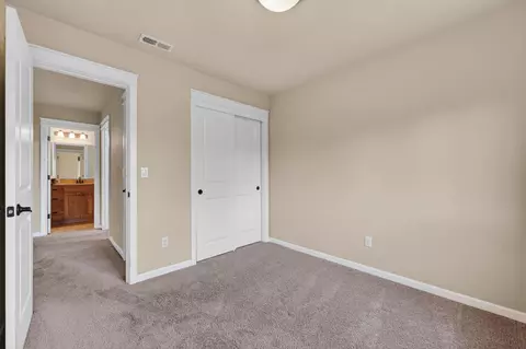 Bedroom - 20252 Badger Rd, Bend, OR 97702 photo 8 of 9