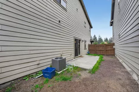 Exterior - 20252 Badger Rd, Bend, OR 97702 photo 5 of 8