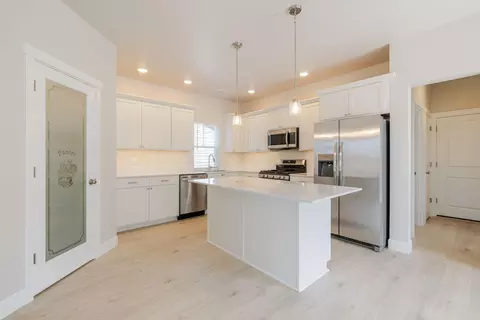868 NW 19th St, Redmond, OR 97756