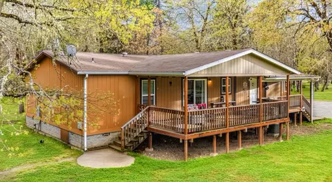 360 Lamont Way, Cave Junction, OR 97523