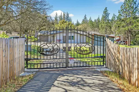 5700 Highway 238, Jacksonville, OR 97530
