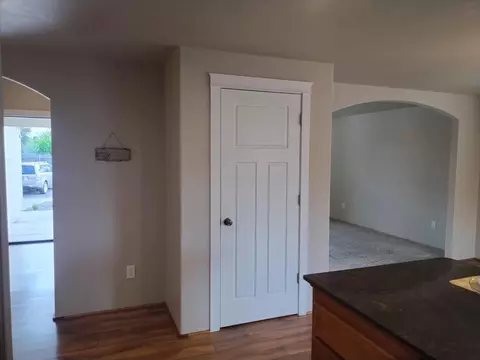 Entry Way - 3577 Yah Way, White City, OR 97503 photo 6 of 9