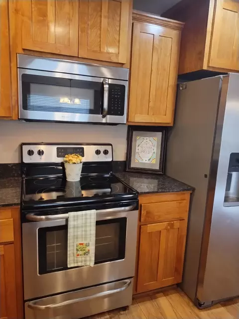 Kitchen - 3577 Yah Way, White City, OR 97503 photo 4 of 11