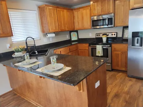 Kitchen - 3577 Yah Way, White City, OR 97503 photo 9 of 11