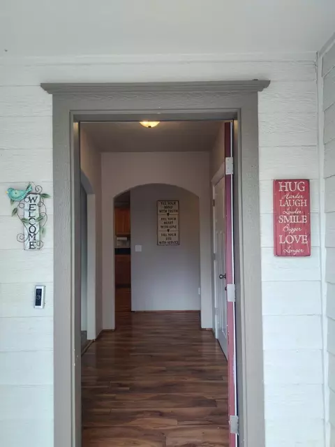 Entry Way - 3577 Yah Way, White City, OR 97503 photo 2 of 9
