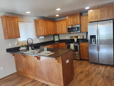 Kitchen - 3577 Yah Way, White City, OR 97503 photo 8 of 11