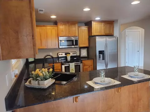 Kitchen - 3577 Yah Way, White City, OR 97503 photo 2 of 11