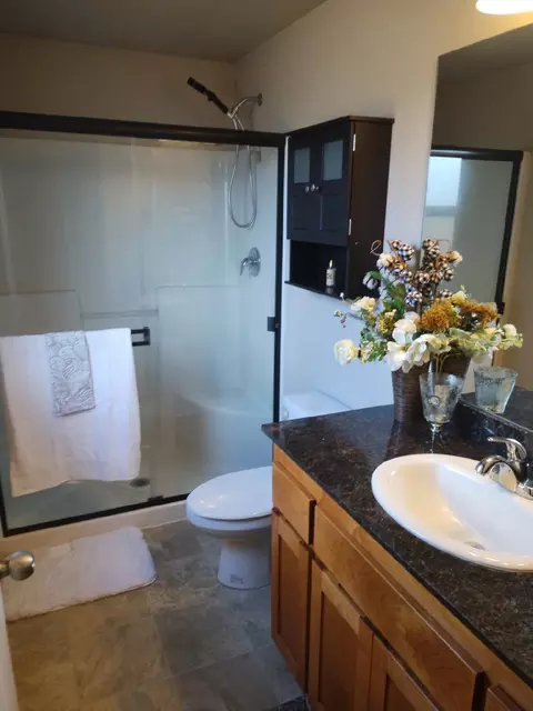 Bath - 3577 Yah Way, White City, OR 97503 photo 4 of 5