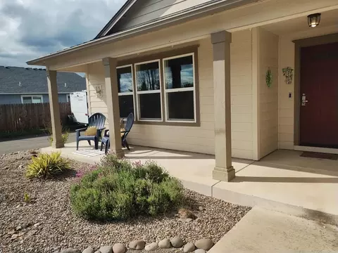 Exterior - 3577 Yah Way, White City, OR 97503 photo 4 of 13