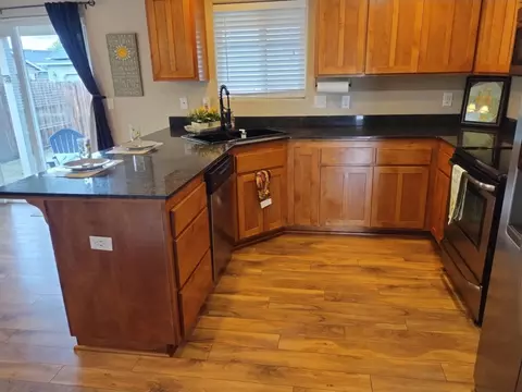 Kitchen - 3577 Yah Way, White City, OR 97503 photo 3 of 11