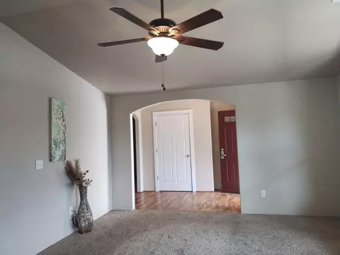 Living - 3577 Yah Way, White City, OR 97503 photo 5 of 6