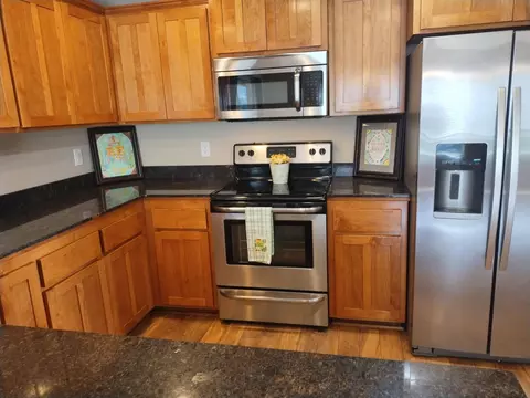 Kitchen - 3577 Yah Way, White City, OR 97503 photo 11 of 11