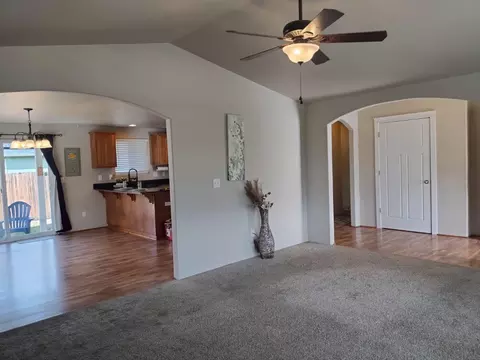 Living - 3577 Yah Way, White City, OR 97503 photo 3 of 6