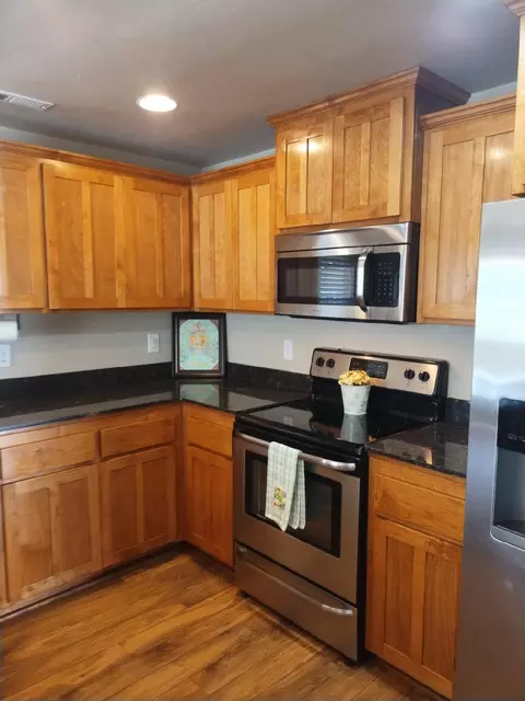 Kitchen - 3577 Yah Way, White City, OR 97503 photo 10 of 11