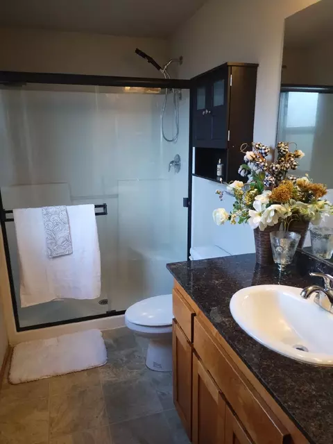 Bath - 3577 Yah Way, White City, OR 97503 photo 5 of 5