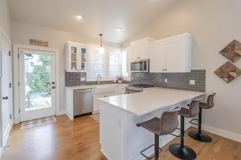 Kitchen - 2735 NW High Lakes Loop, Bend, OR 97703 photo 1 of 2