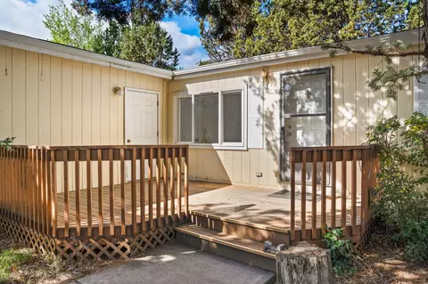 1015 SE Valleywood Pl, Bend, OR 97702