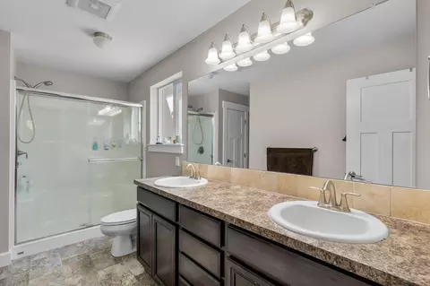 Bath - 148957 Mabel Dr, La Pine, OR 97739 photo 2 of 2